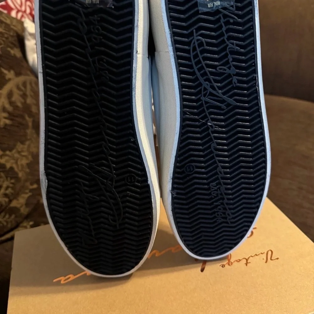 Camo and White Kids Shoes with Gold Star - Picture 3 of 8